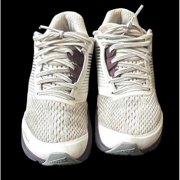 Altra provision 4 women’s size 7 white/burgundy - Picture 4 of 8